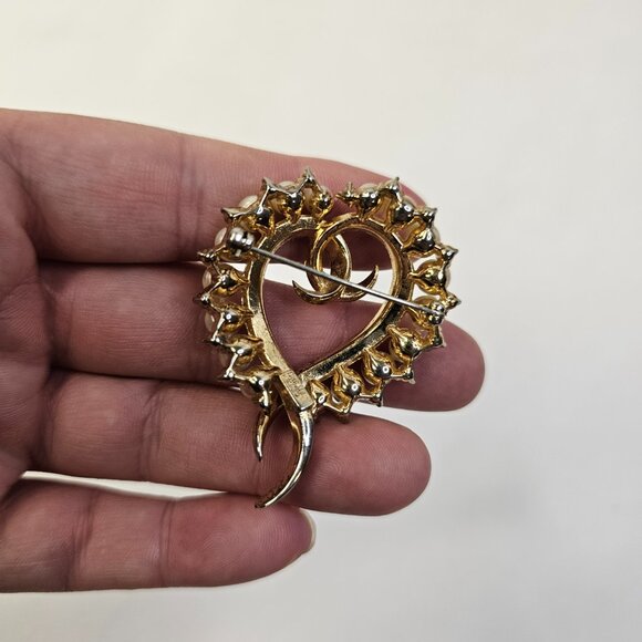 Trifari Gold Tone Heart Shape Brooch Rhinestone Faux Pearl Vintage Pin Marked - Picture 6 of 8